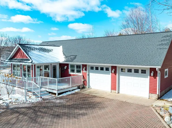 1121 W Quincy St, Hancock, MI 49930