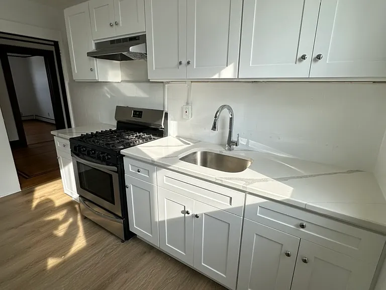 796 Inwood Terrace — Photo 5