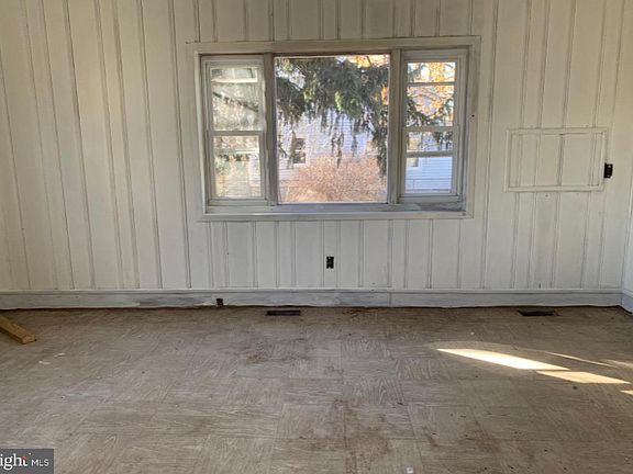 4th image of 101 W Buck St