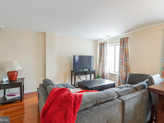 5th image of 700 N Pennock St APT 203