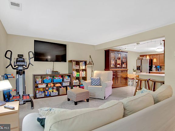 2nd image of 3 Heritage Ct APT B