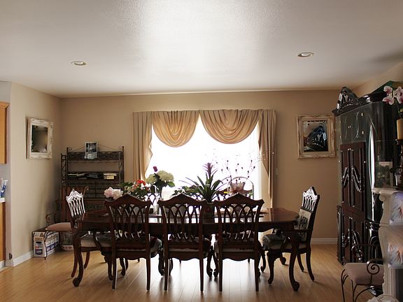 3rd image of 8359 Hillrose St