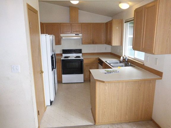 3rd image of 9022 1st St SE