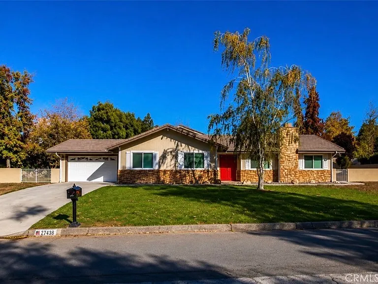13445 Oak Mesa Dr — Photo 1