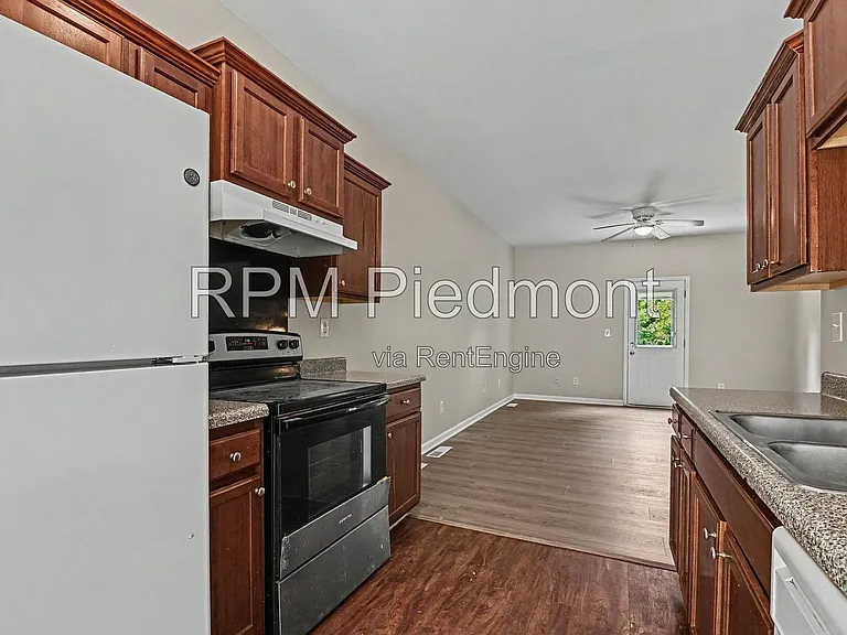 740 Prince Pl NW — Photo 9
