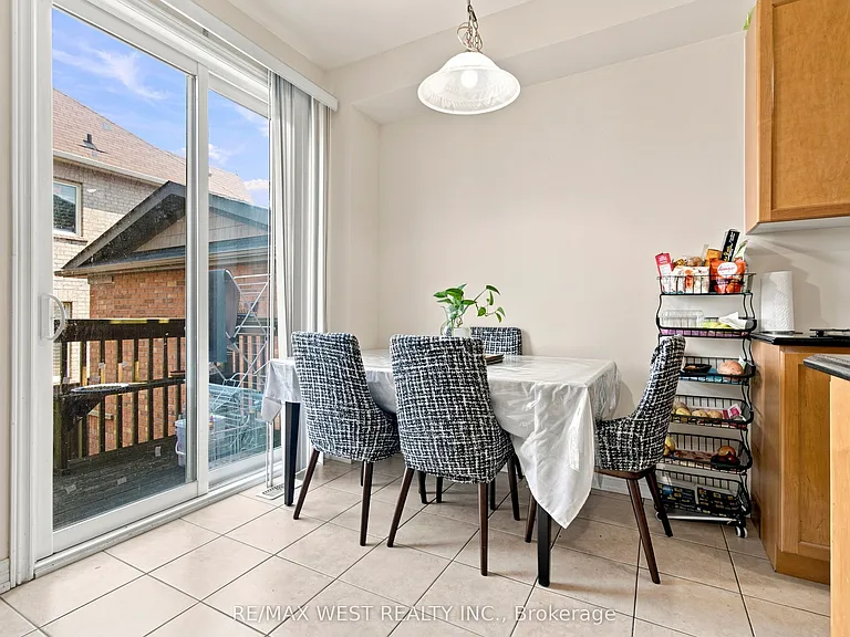 35 Sky Harbour Dr — Photo 9
