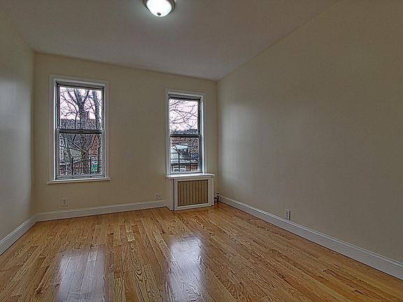 2nd image of 1470 Leland Ave #3