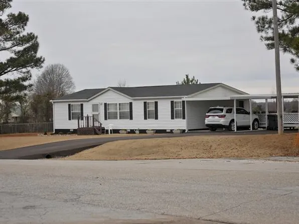378 Dyersburg Hwy, Trenton, TN 38382