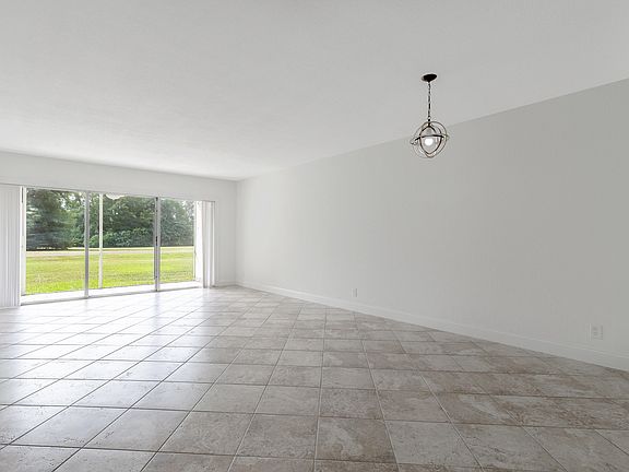 4th image of 3150 N Palm Aire Drive #110