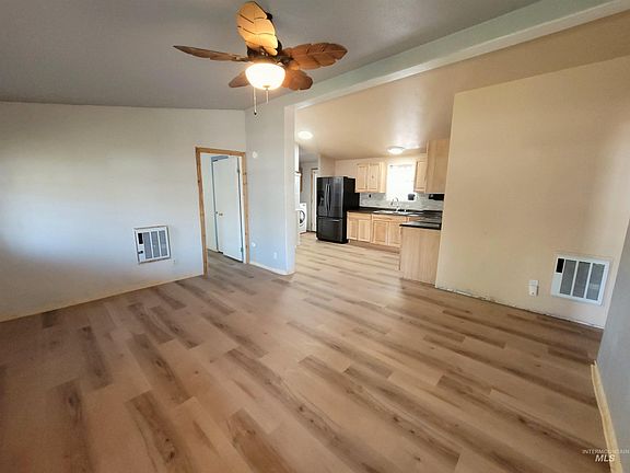 3rd image of 1429 Maple St