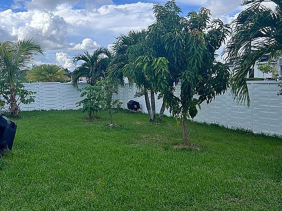 3rd image of 18952 SW 136th Ave