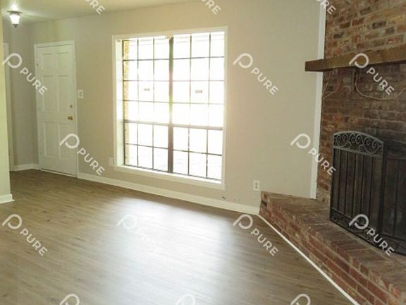 3rd image of 3606 White Oak Way SW