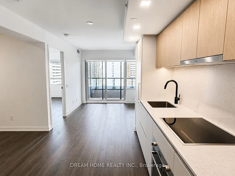 609 Sherbourne St #1601 — Photo 2
