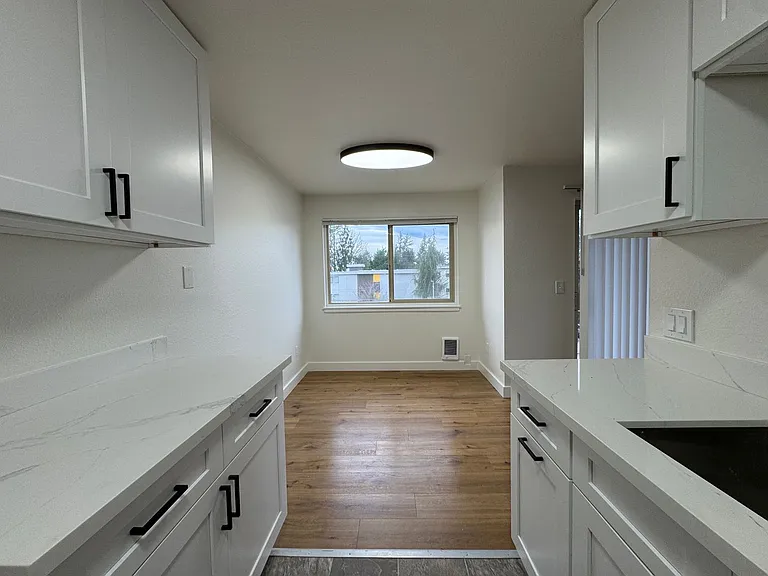 Avia Apartments | Renovated Homes in Seattle's Greenwood Neighborhood | 1 MONTH FREE!! — Photo 24