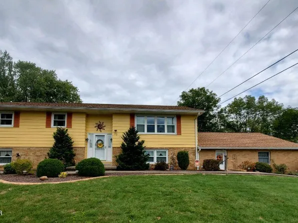 35 Doebler Ln, Jersey Shore, PA 17740