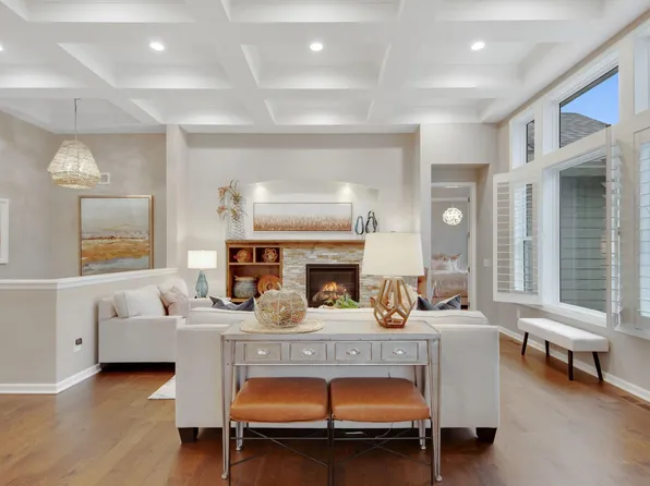 15627 Eddington Way, Apple Valley, MN 55124