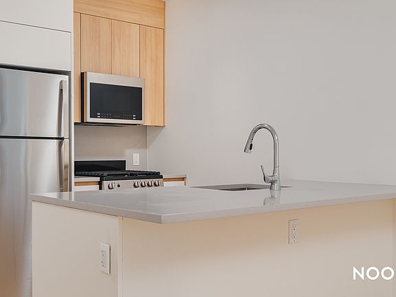 4th image of 393 Weirfield St #306