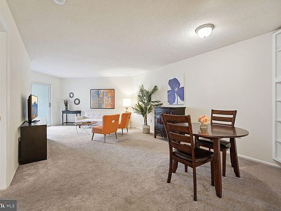 5th image of 900 N Taylor St APT 811
