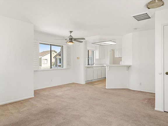 4th image of 26 Bridle Ln
