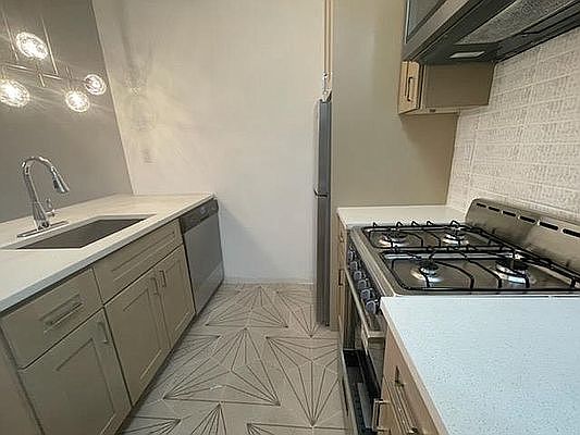 5th image of 113 W 75th St #1B
