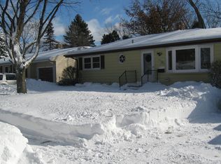 463 Lloyd St, Cary, IL 60013