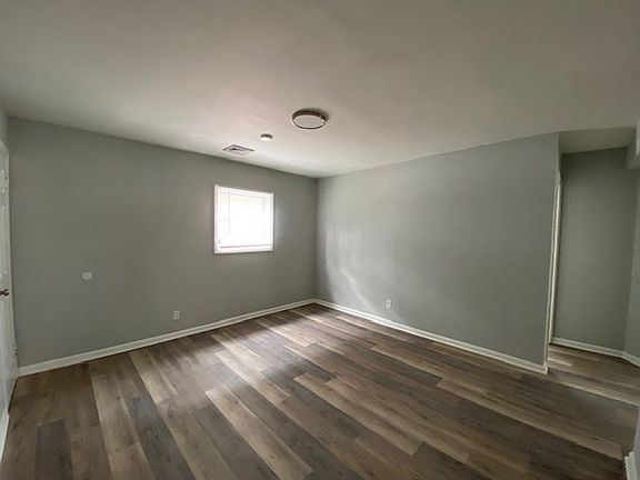 4th image of 2212 Venable St #2