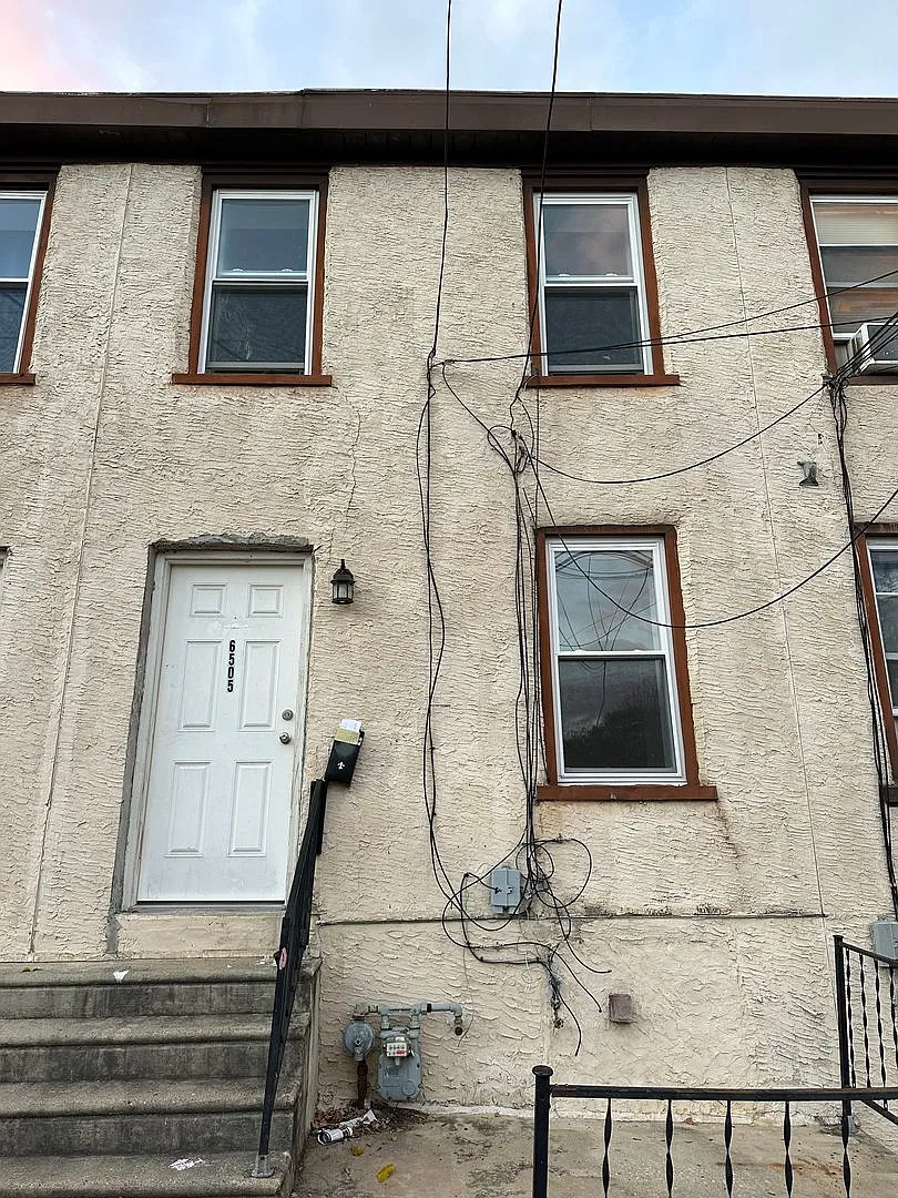 Newly Renovated 2 Bed/1 Bath Row Home — Photo 1