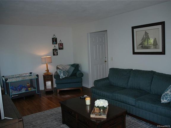 5th image of 62 Hoyt St