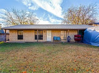 1429 W Torrey St, Granbury, TX 76048