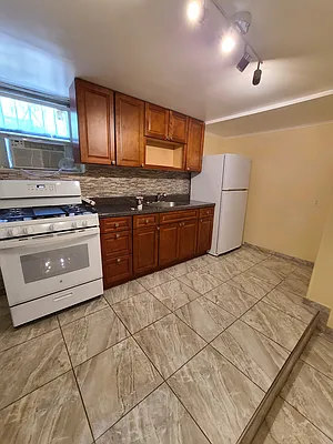 Rented by Bouklis Group | media 11