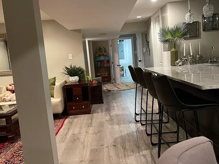 534 Lawler Ave — Photo 6