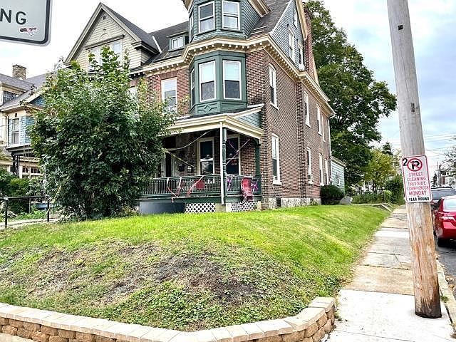 1st image of 1426 W Walnut St