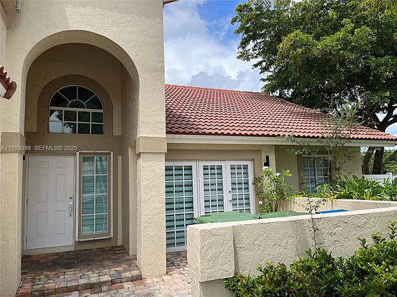 2nd image of 1127 Laguna Springs Dr #1127