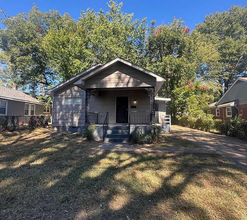 1st image of 2342 Poe Ave