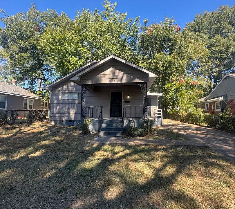 2342 Poe Ave