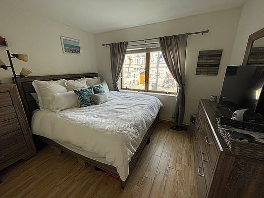 3rd image of 3712 31st Ave APT 4R