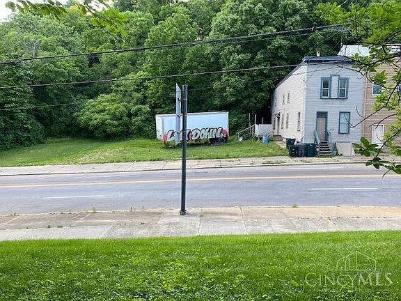2nd image of 2317 Vine St