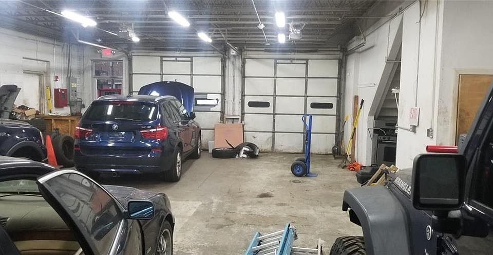 2nd image of 610 Warwick Ave