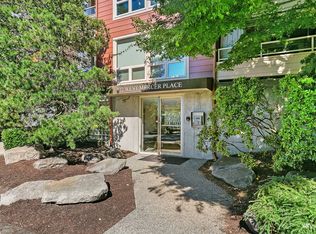 522 W Mercer Pl APT 304, Seattle, WA 98119