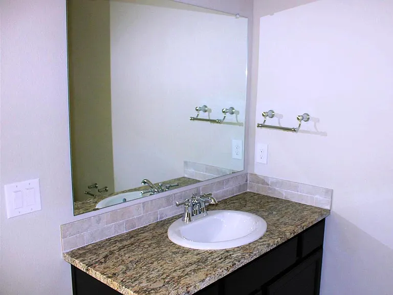 3015 Valencia Ave — Photo 10