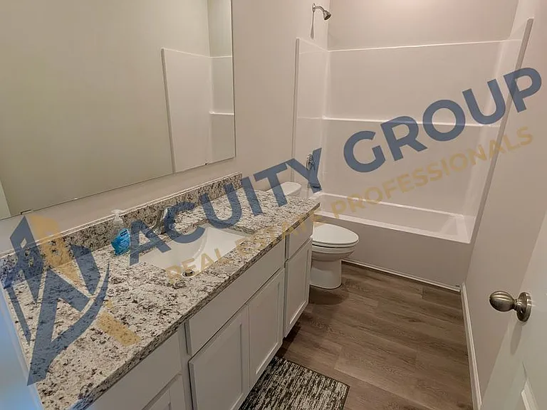 501 Redwood St N — Photo 17