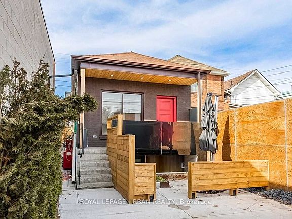 5th image of 571 Rogers Rd