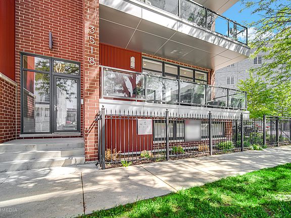 4th image of 3518 W Wolfram St Unit 1