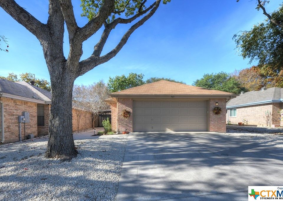 1st image of 965 Woodrow Cir