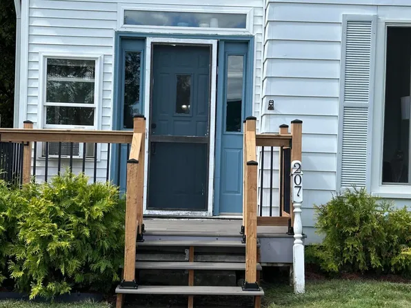 207 N Oliver St, Charlotte, MI 48813