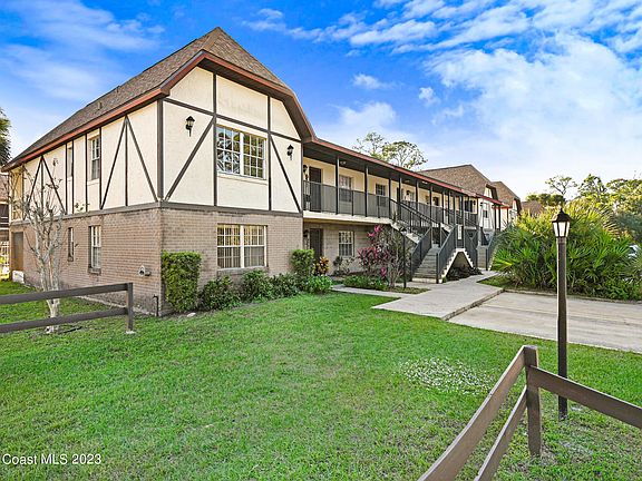 3rd image of 2958 Sir Hamilton Cir #1