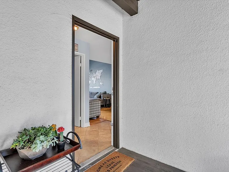 7 Embarcadero W #312 — Photo 4