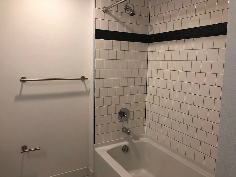 Luna — Photo 20