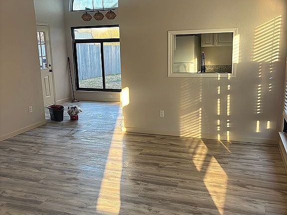 3rd image of 6715 Cuculu Dr