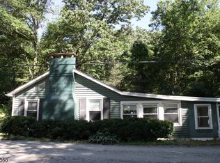 23 Skytop Rd, Long Valley, NJ 07853